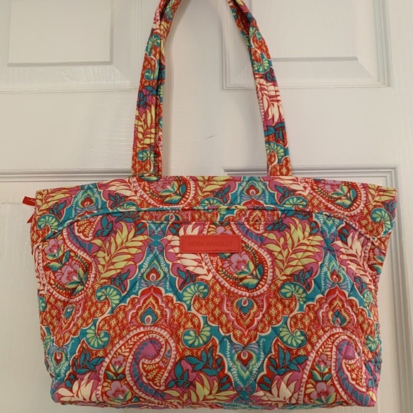 Vera Bradley Bags Nwt Vera Bradley Mandy Paisley In Paradise Med